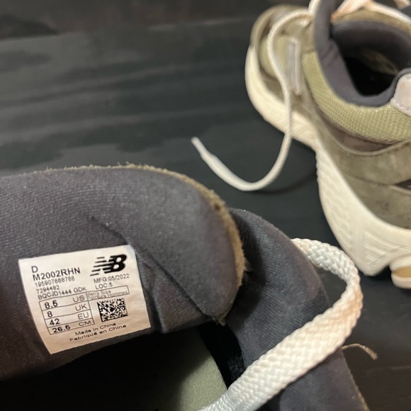 New Balance 2002R Men’s Size 8.5 Dark Camo Green Brown Olive White Sneakers - Picture 8 of 8